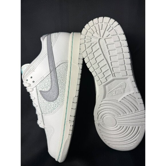 H65- SIZE 7.5 MEN\'S= 9 WOMEN\'S NIKE DUNK LOW RETRO SUMMIT WHITE/METALLIC SILVER main image 5